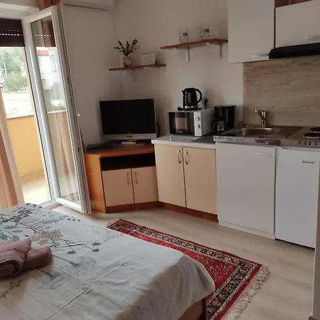 Josip Apartment *
